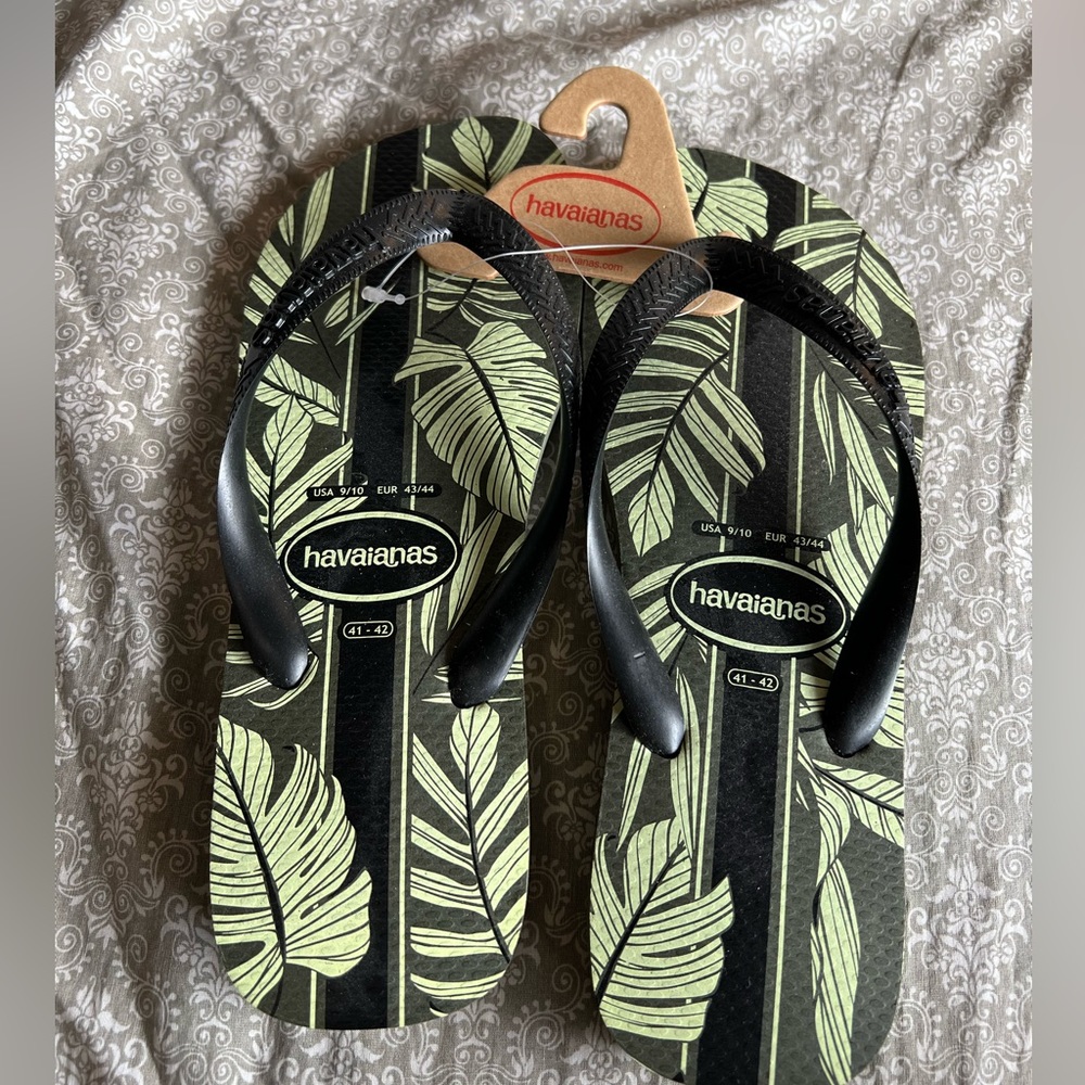 Men’s brand new havaianas size 9-10
